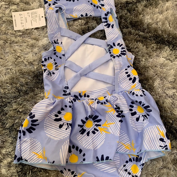 swimsuit - Picture 2 of 5